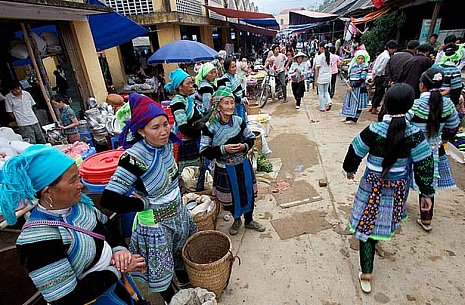 Muong Hum market