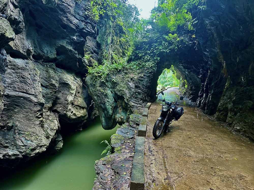 Xuyen Son Thuy Lo - A journey through time Xuyen Son Thuy Lo - A journey through time